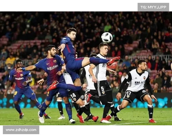 巴萨与皇马西甲巅峰对决战术博弈与激情碰撞的全景解析 巴萨与皇马西甲巅峰对决战术博弈与激情碰撞的全景解析